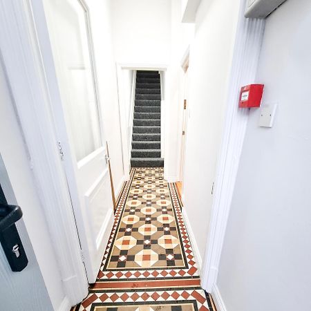 Stunning Flat Close To Beach スウォンジー エクステリア 写真