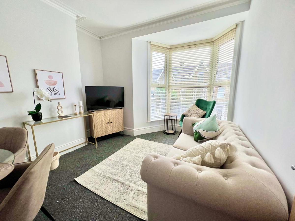 Stunning Flat Close To Beach スウォンジー エクステリア 写真