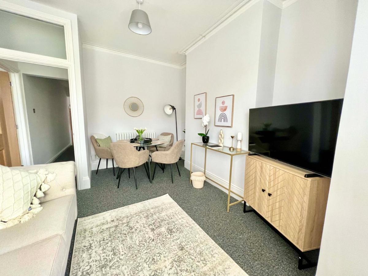 Stunning Flat Close To Beach スウォンジー エクステリア 写真